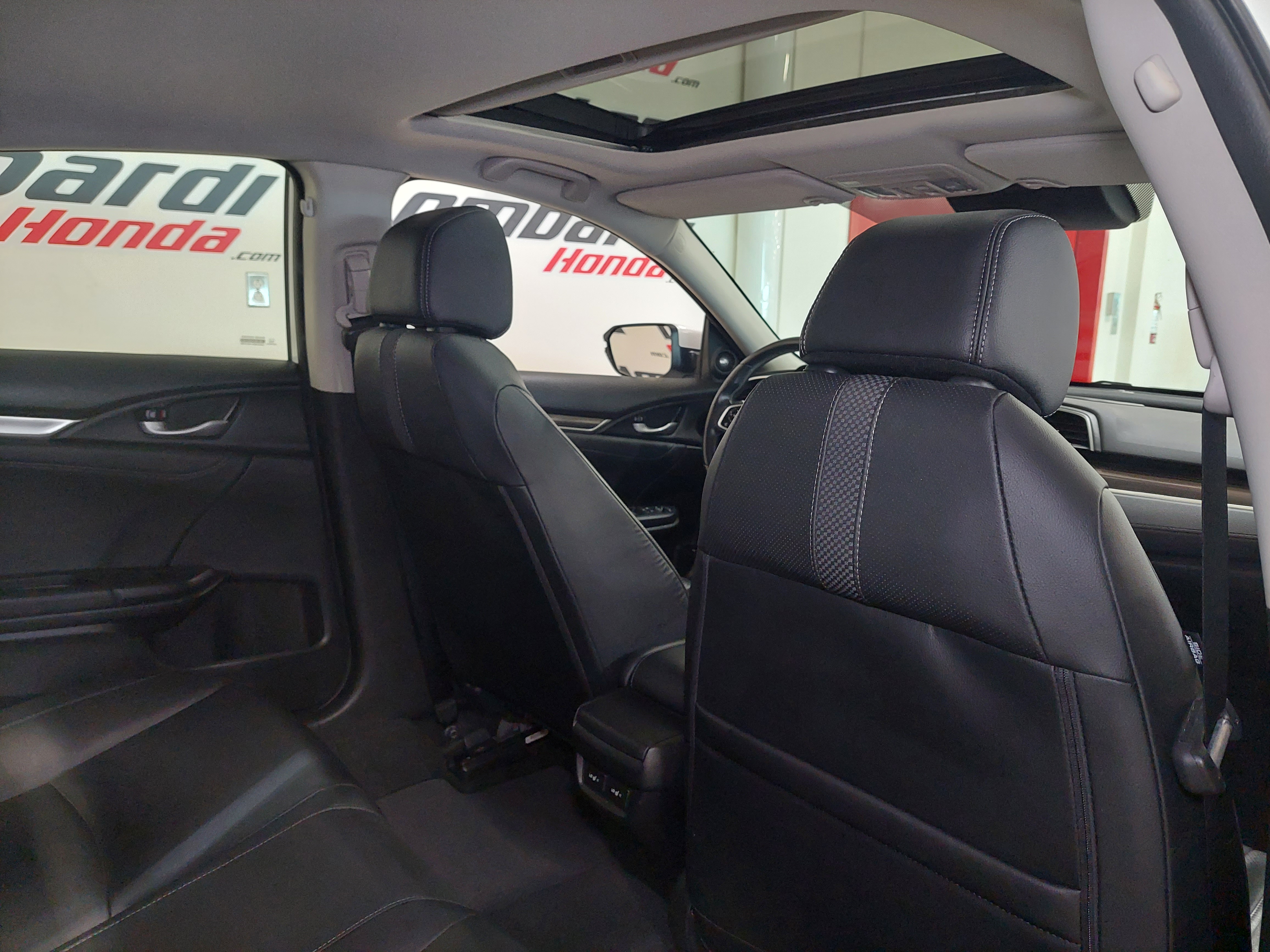 2019 Honda Civic Touring Main Image