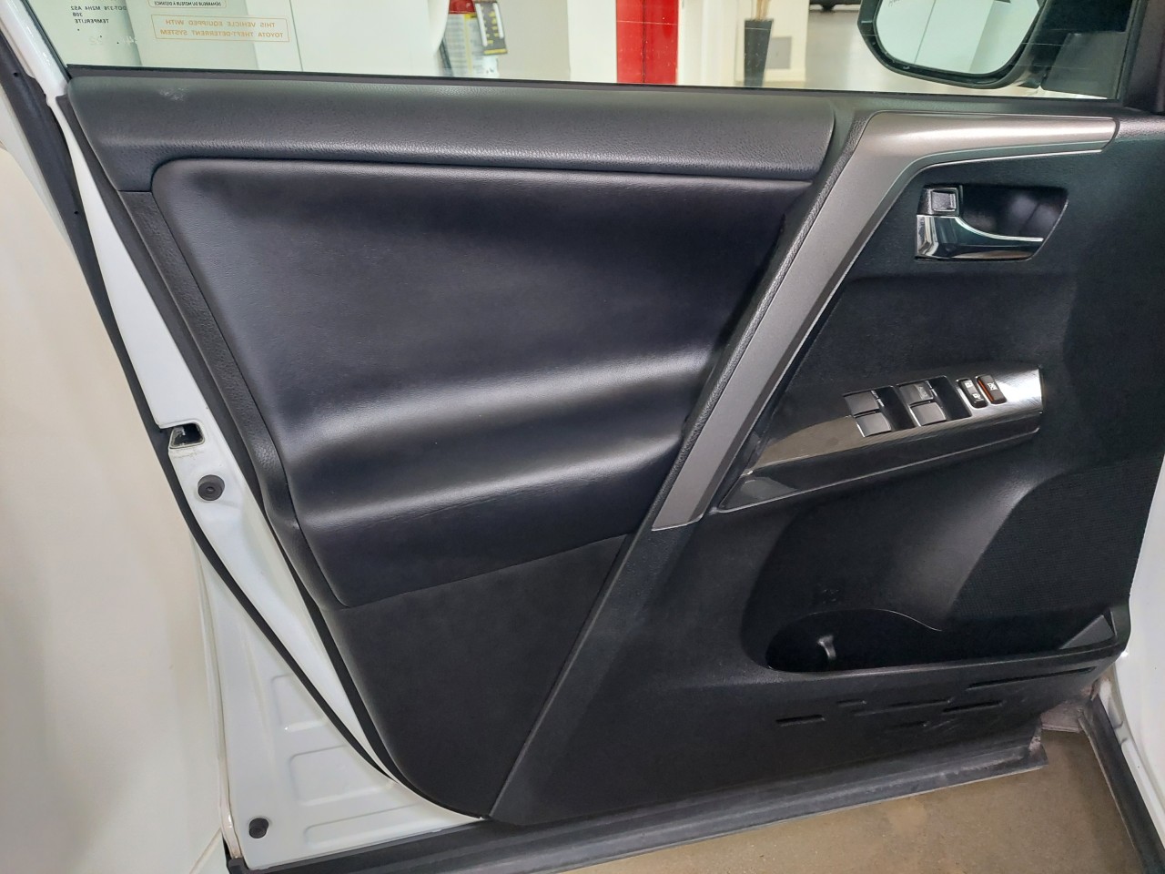 2018 Toyota RAV4 SE AWD Main Image