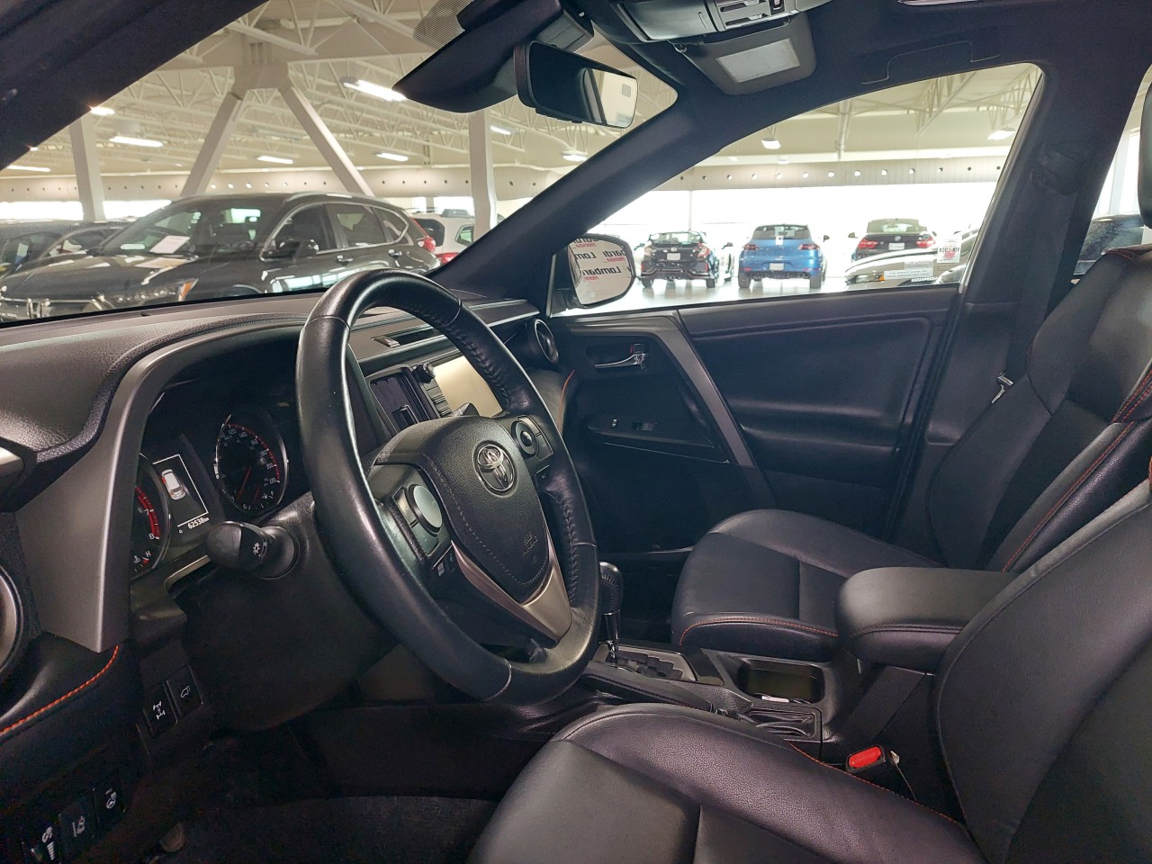 2018 Toyota RAV4 SE AWD Main Image