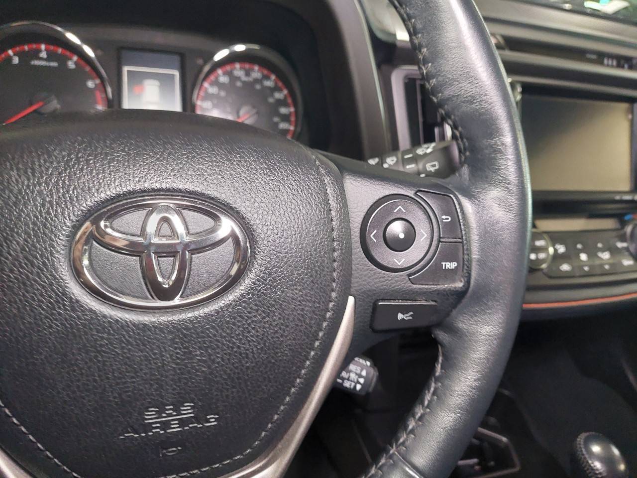 2018 Toyota RAV4 SE AWD Main Image