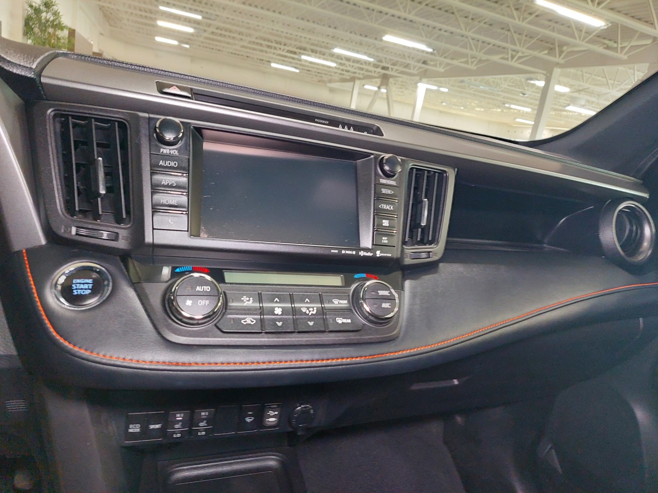 2018 Toyota RAV4 SE AWD Main Image