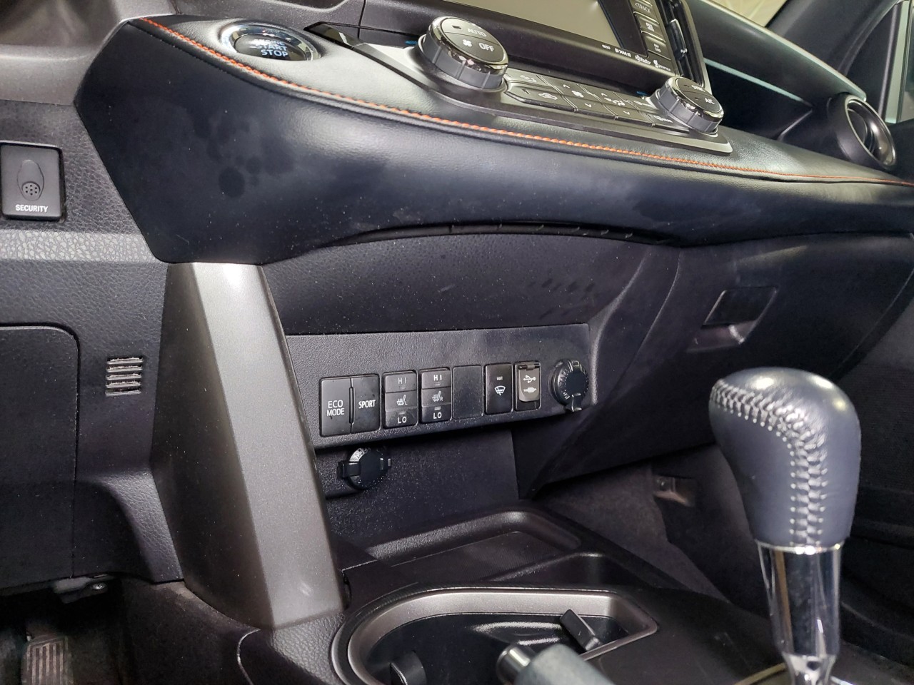 2018 Toyota RAV4 SE AWD Main Image