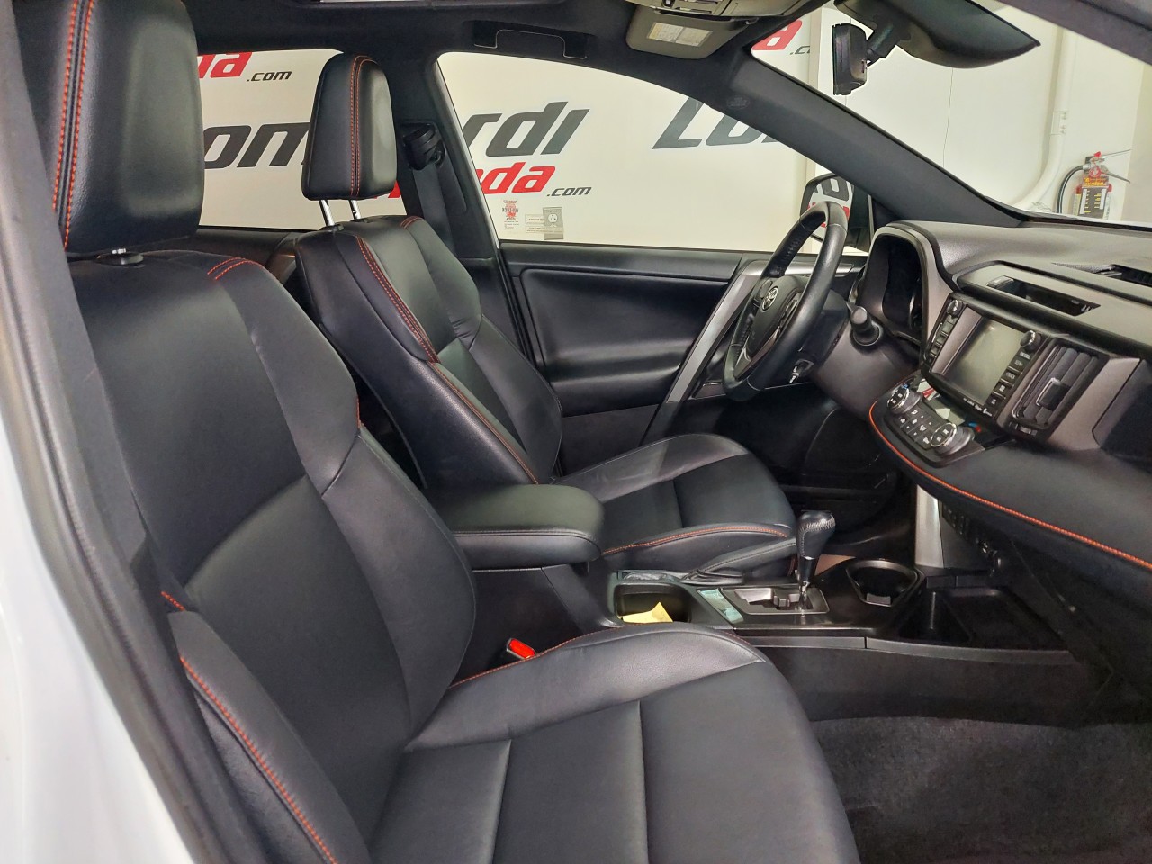 2018 Toyota RAV4 SE AWD Main Image