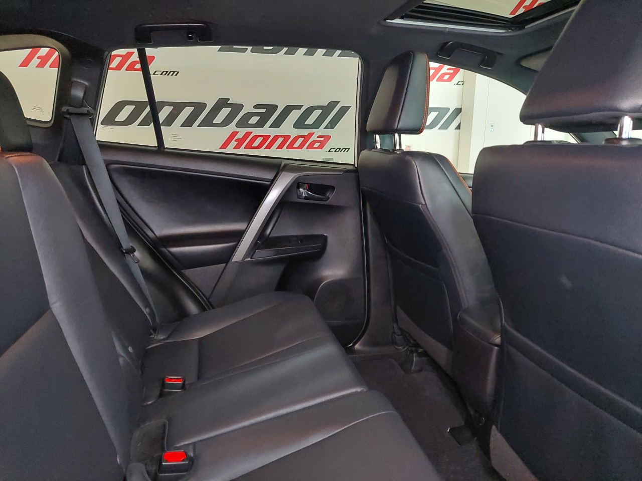 2018 Toyota RAV4 SE AWD Main Image