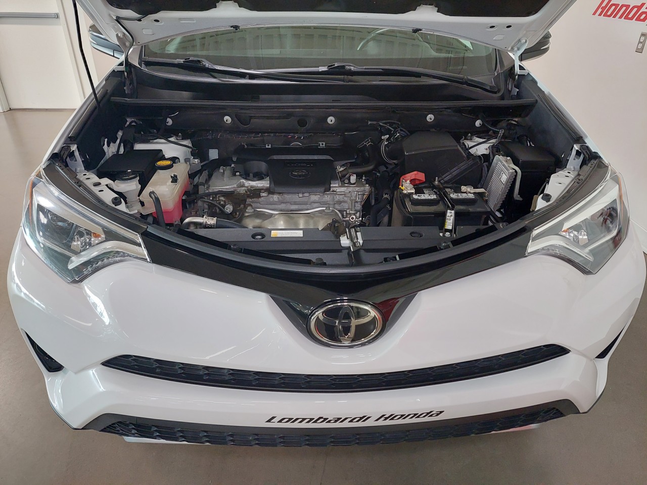2018 Toyota RAV4 SE AWD Main Image