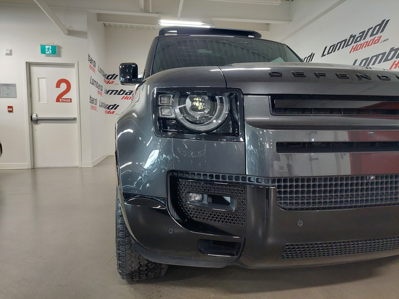 2023 Land Rover Defender 110 P400 X-Dynamic SE Carpathian Grey Image principale