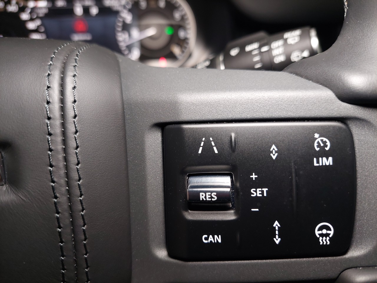 2023 Land Rover Defender 110 P400 X-Dynamic SE Carpathian Grey Main Image
