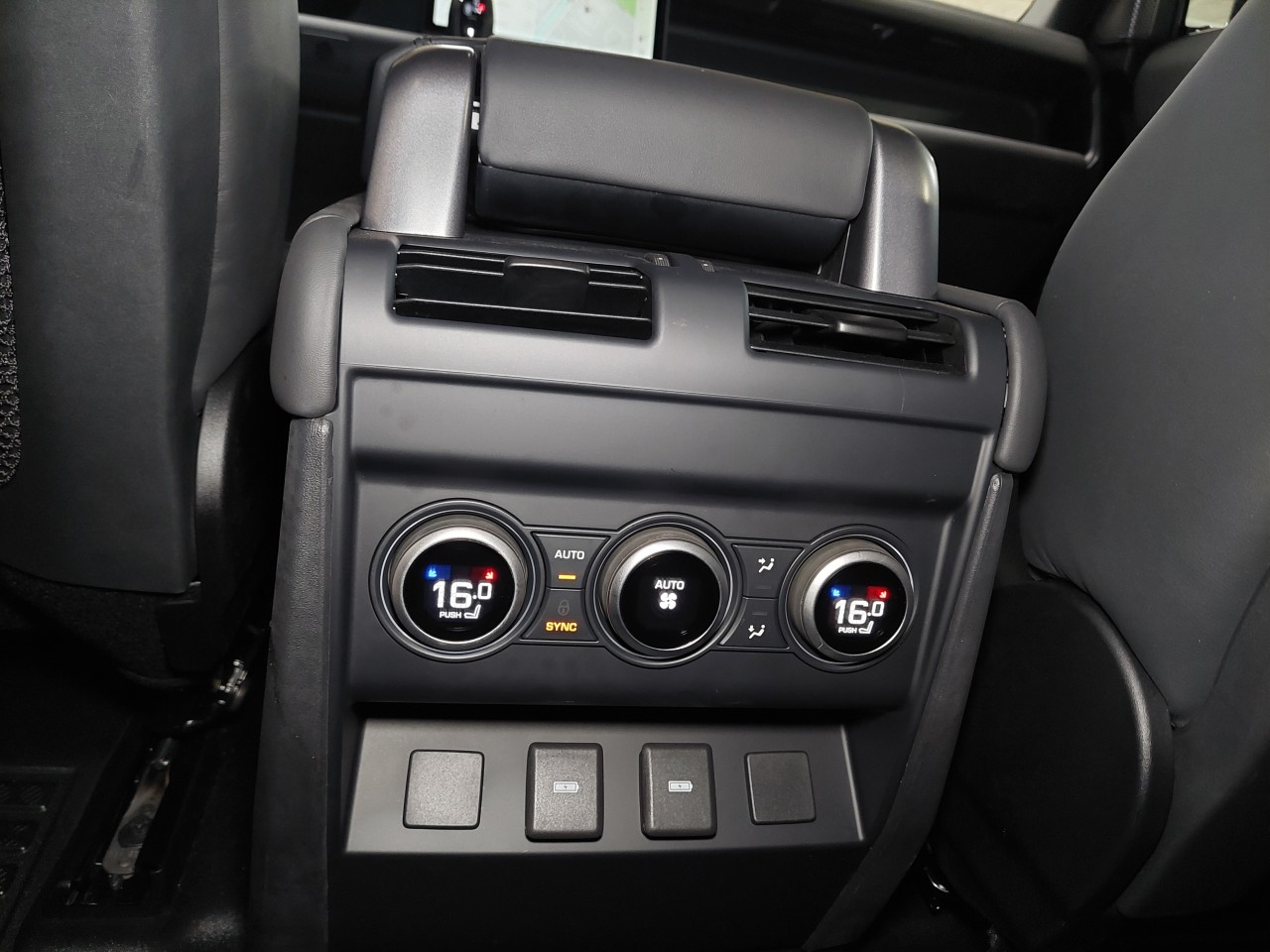 2023 Land Rover Defender 110 P400 X-Dynamic SE Carpathian Grey Main Image