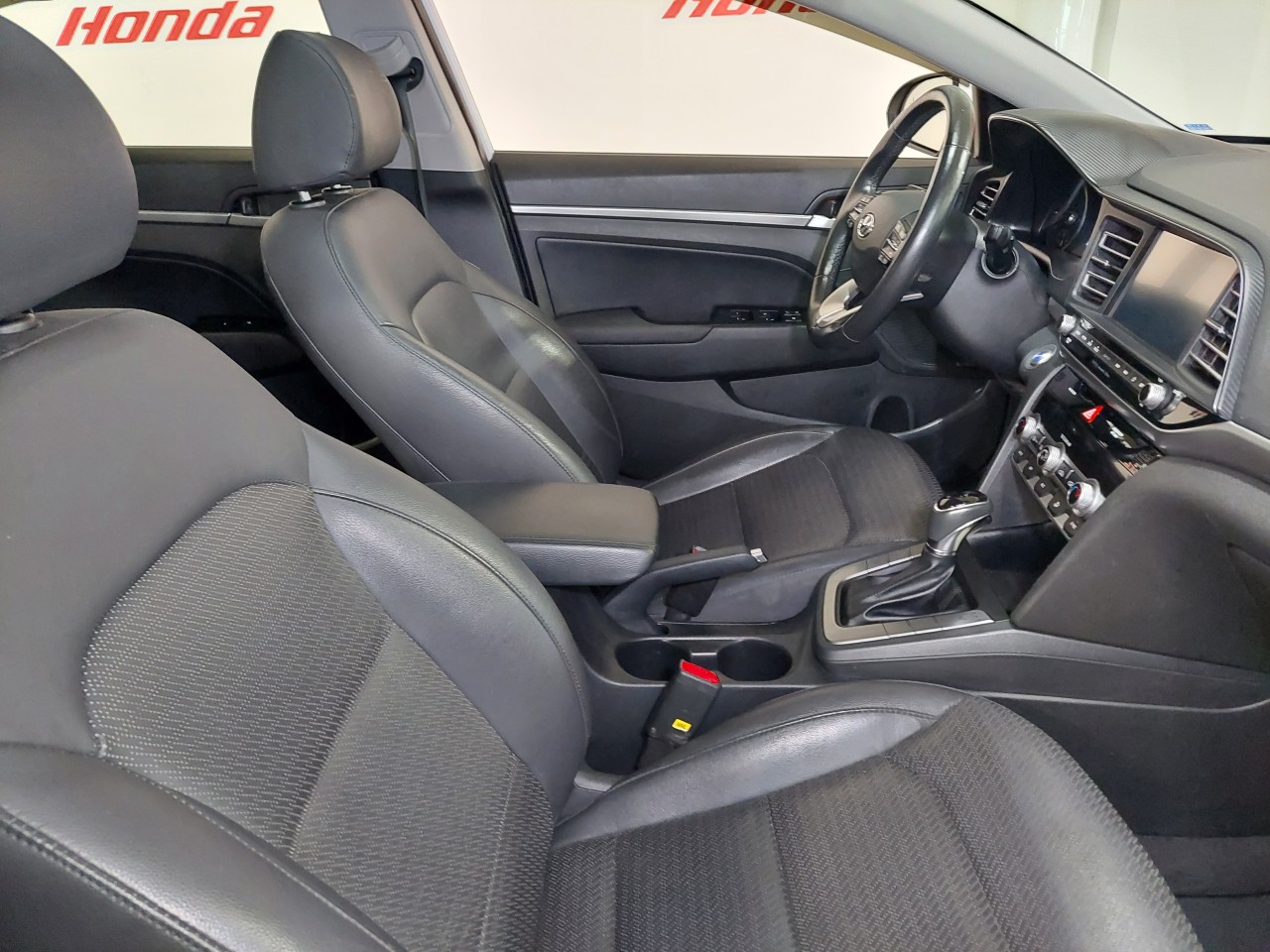 2020 Hyundai Elantra Ultimate Main Image