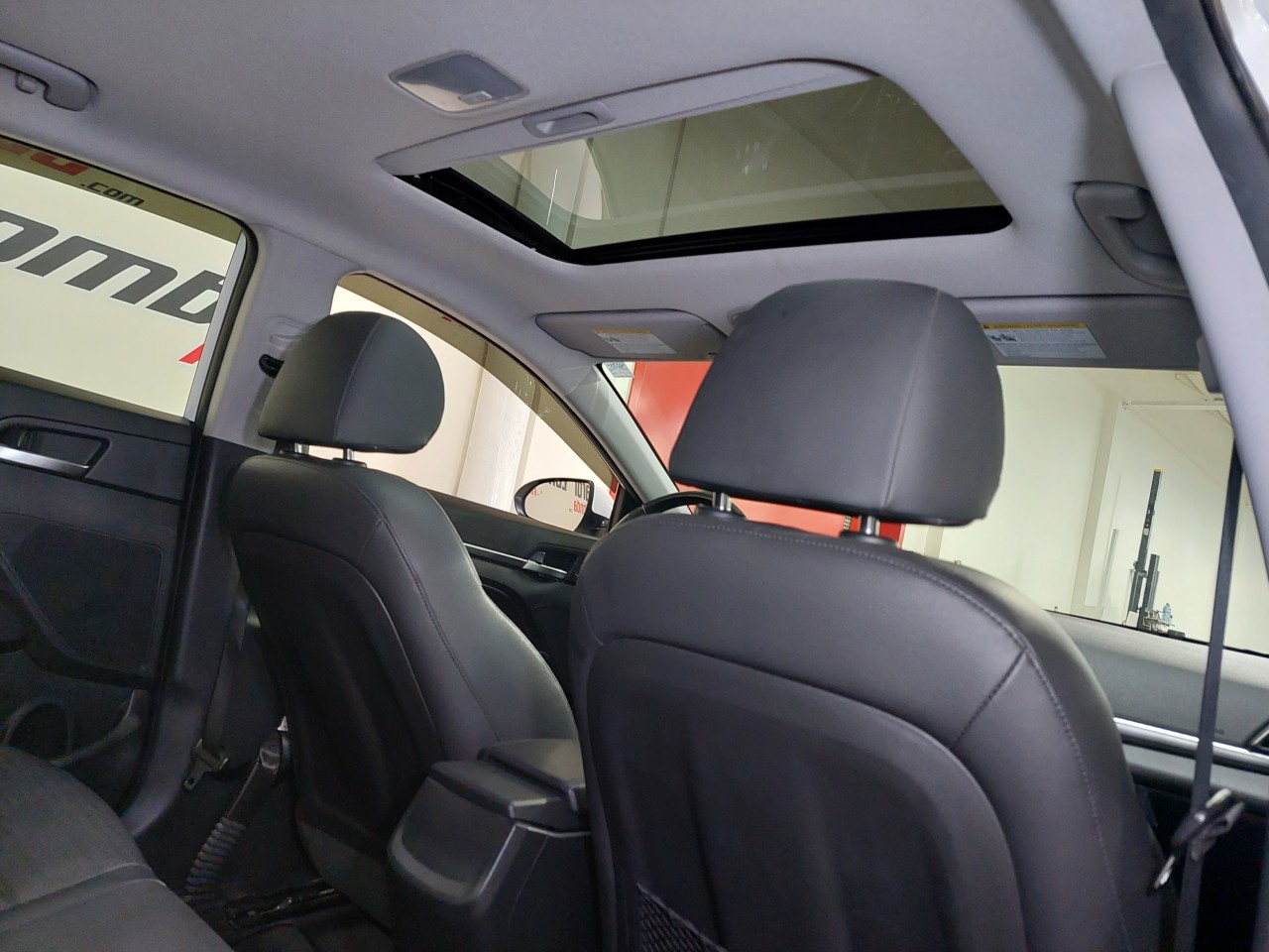 2020 Hyundai Elantra Ultimate Main Image