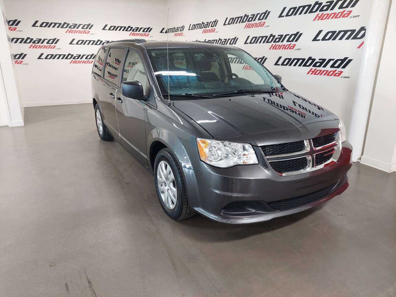 2019 Dodge Grand Caravan SXT Main Image