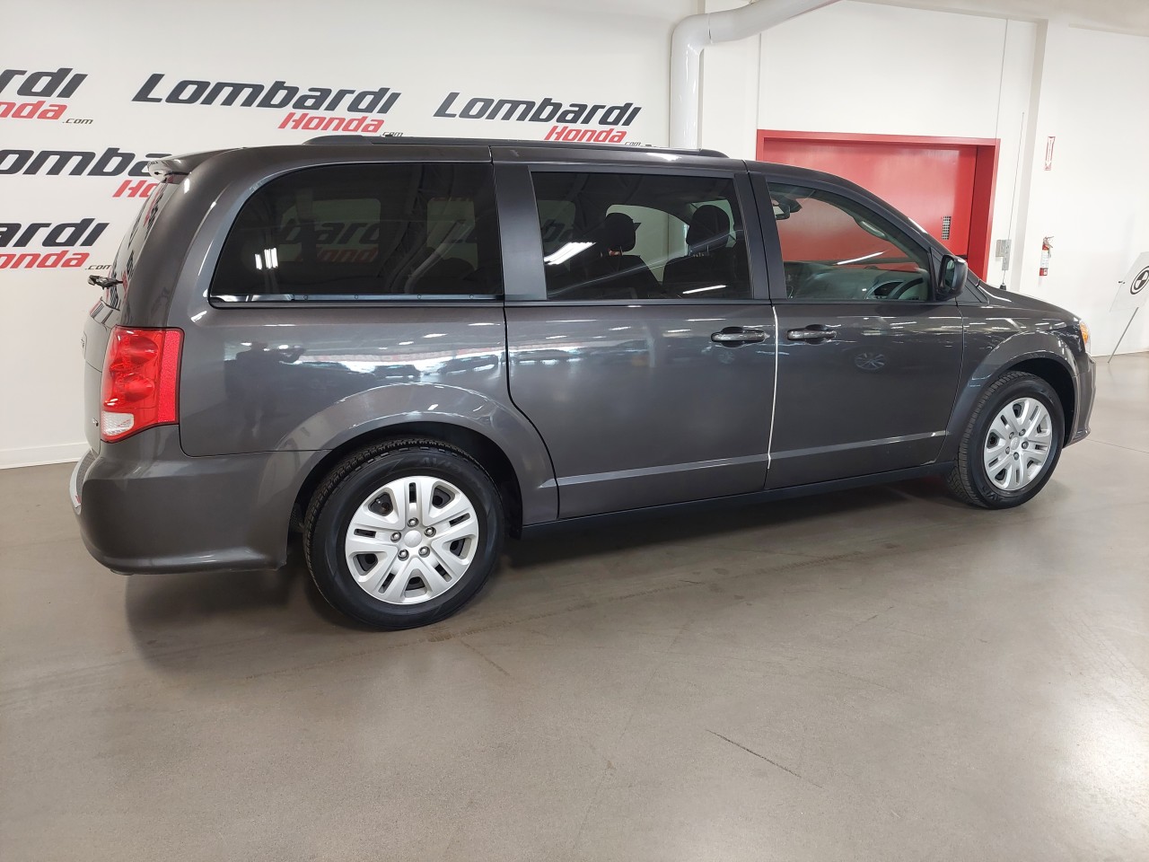 2019 Dodge Grand Caravan SXT Main Image