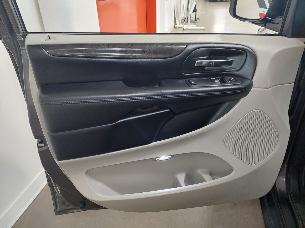 2019 Dodge Grand Caravan SXT Main Image