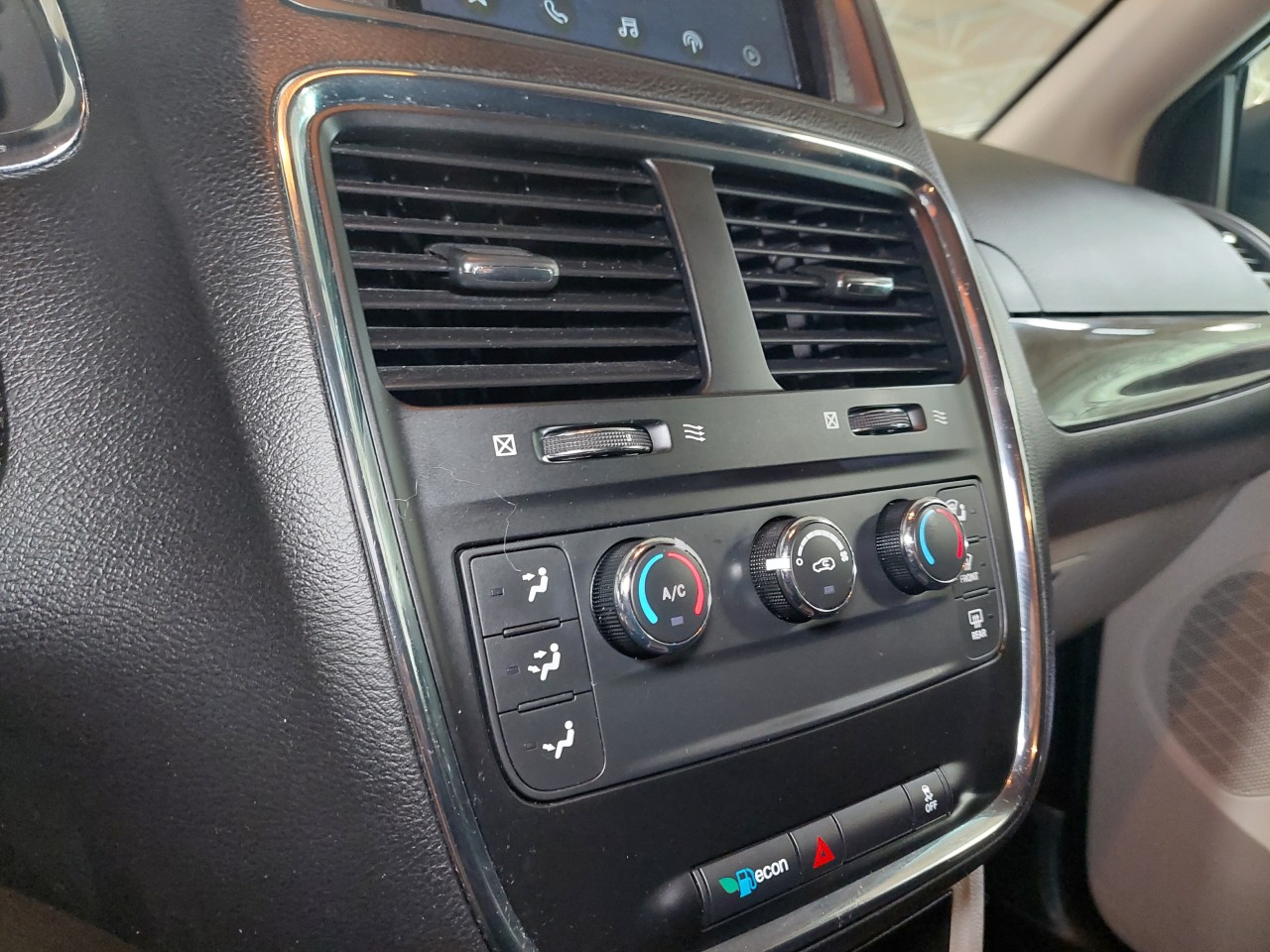 2019 Dodge Grand Caravan SXT Main Image