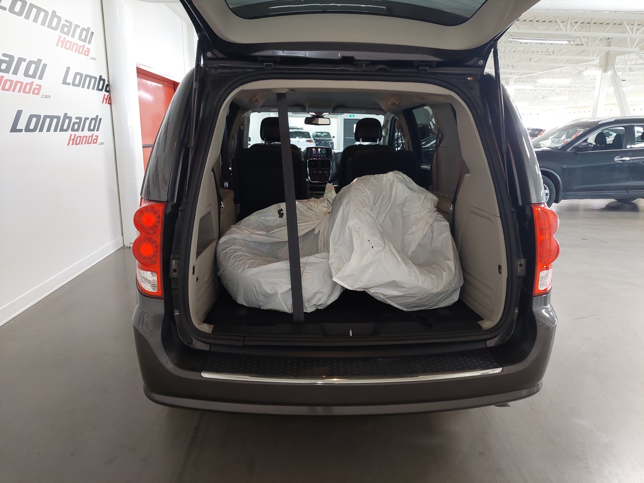 2019 Dodge Grand Caravan SXT Main Image