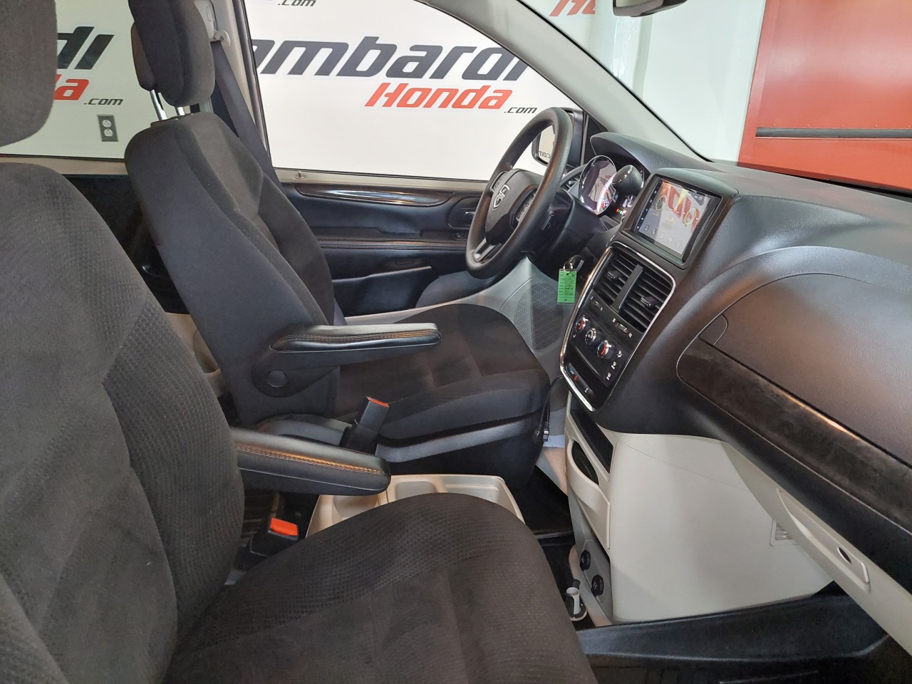2019 Dodge Grand Caravan SXT Main Image