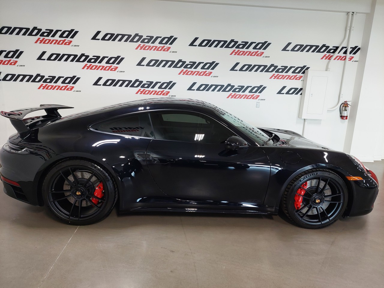 2024 Porsche 911 CARRERA 4 GTS Image principale