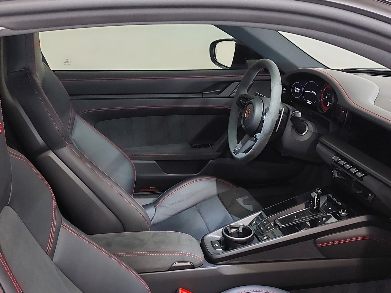 2024 Porsche 911 CARRERA 4 GTS Main Image