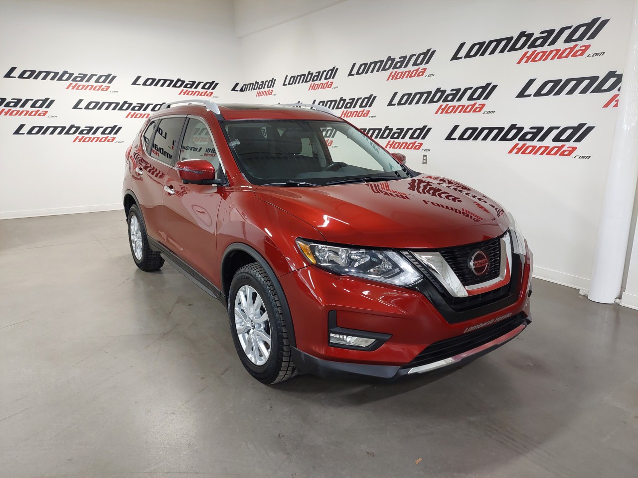 2018 Nissan Rogue SV Main Image
