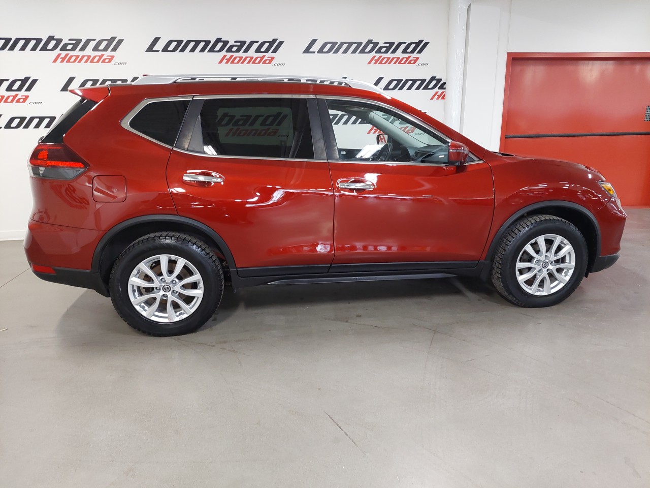 2018 Nissan Rogue SV Main Image
