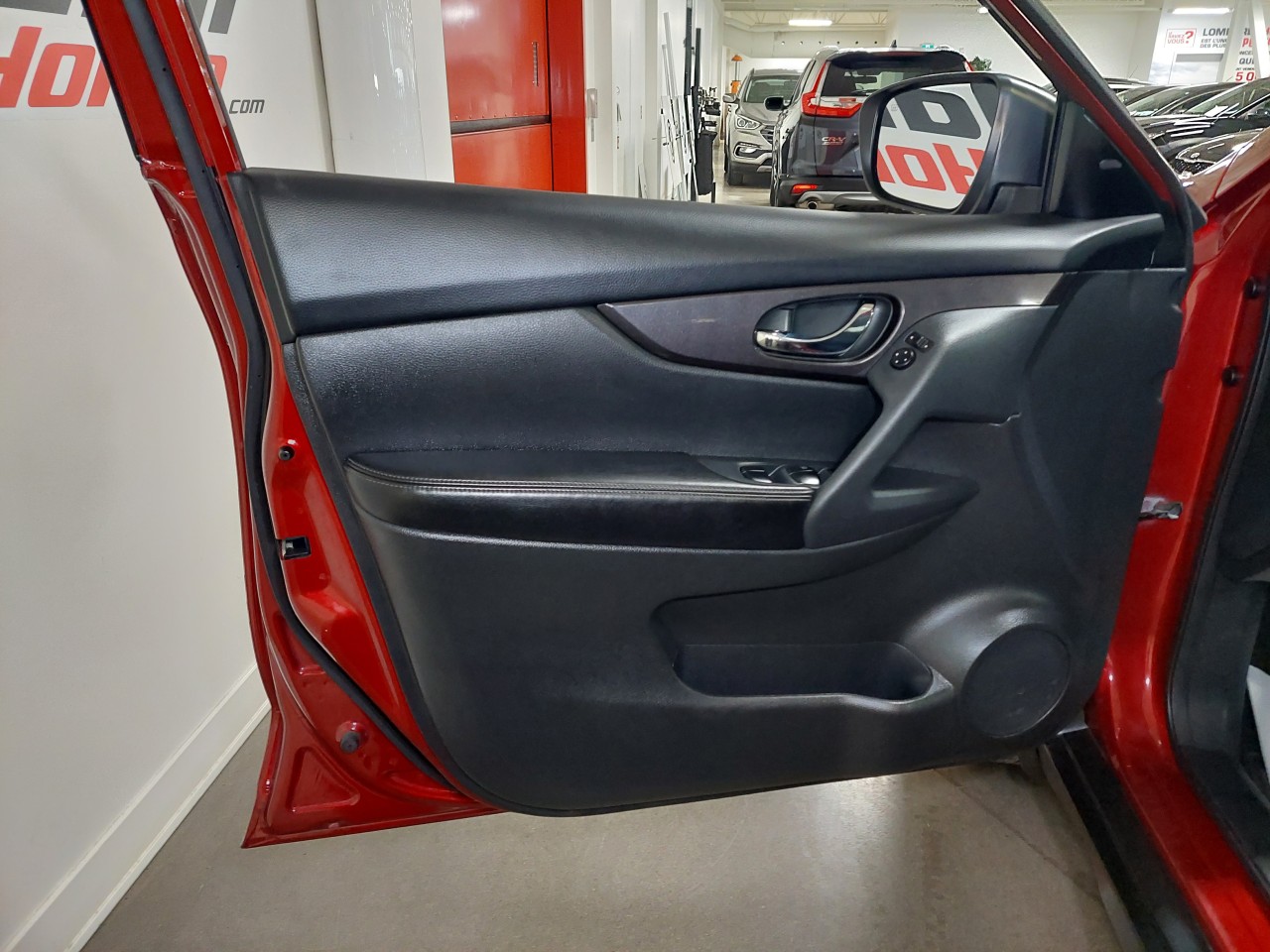 2018 Nissan Rogue SV Main Image