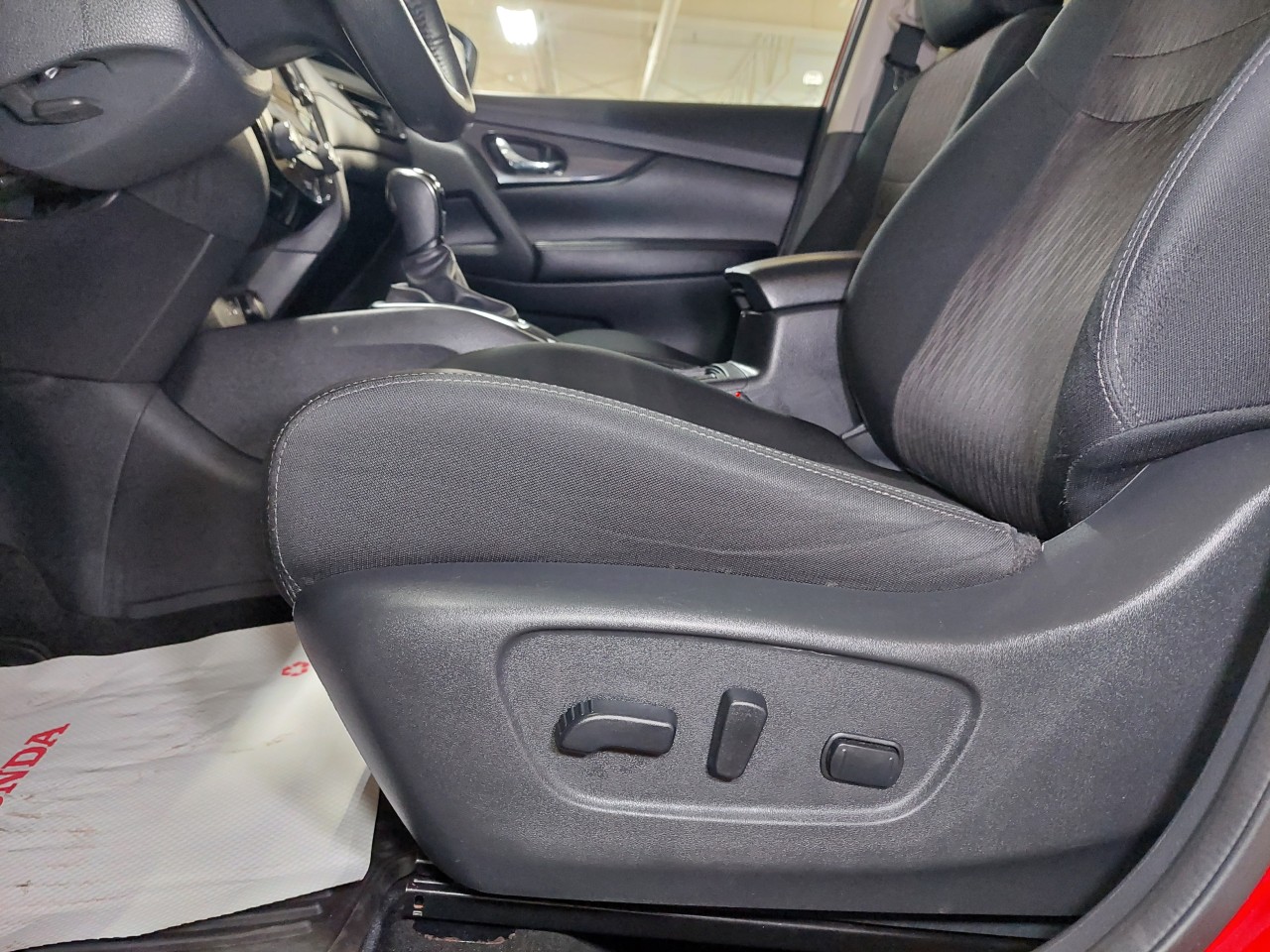 2018 Nissan Rogue SV Main Image