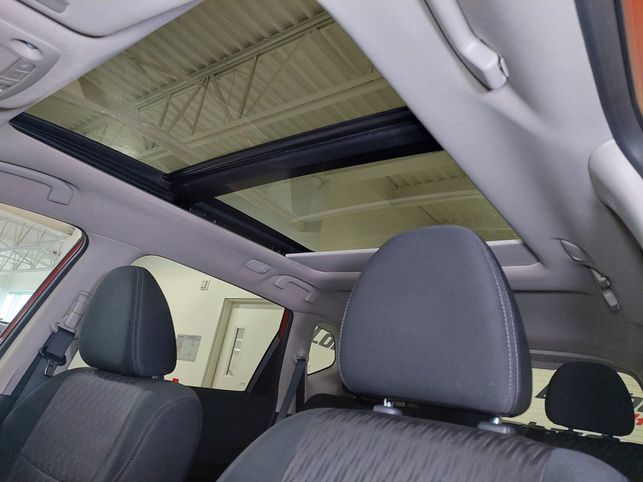 2018 Nissan Rogue SV Main Image