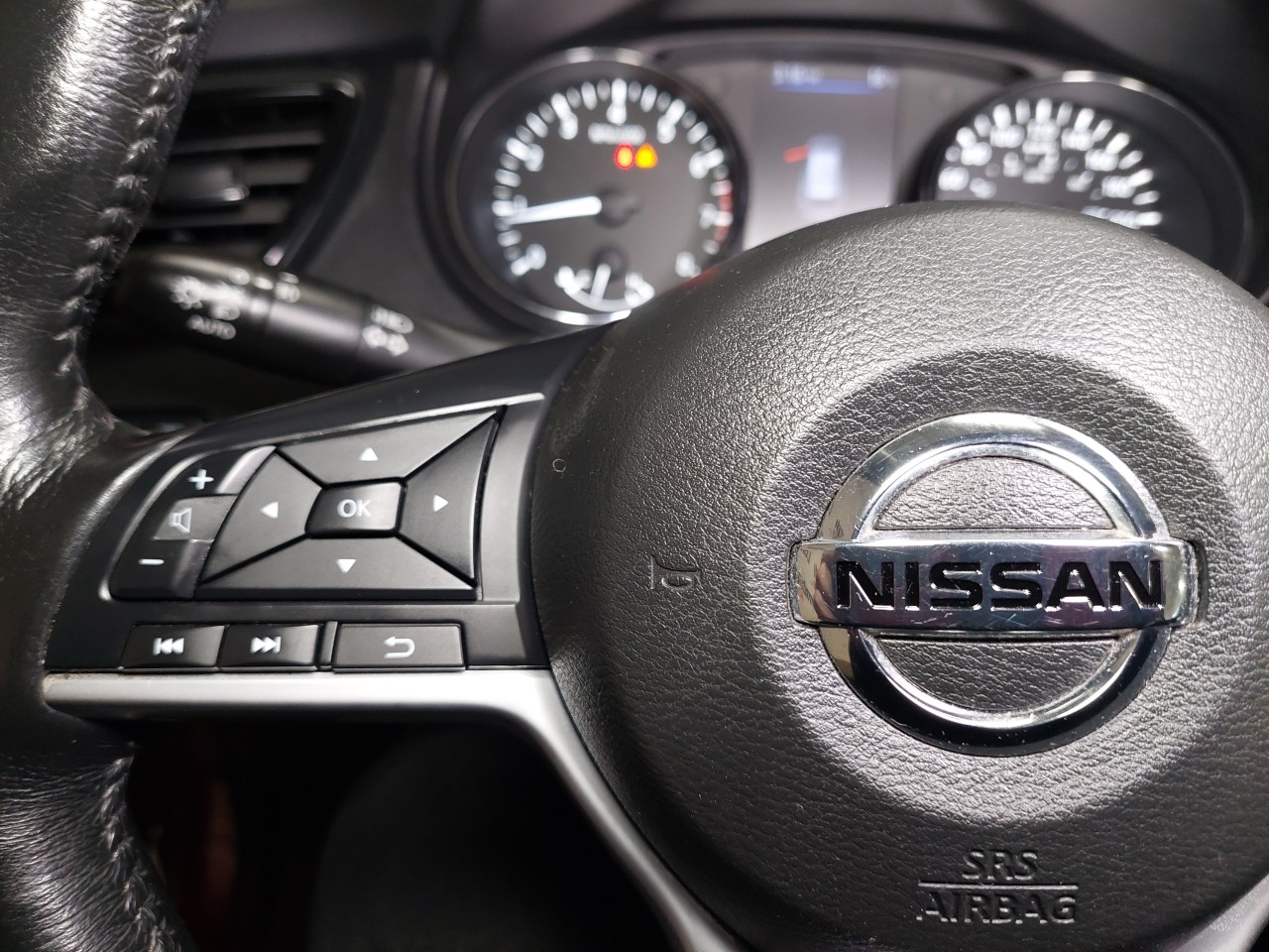 2018 Nissan Rogue SV Main Image