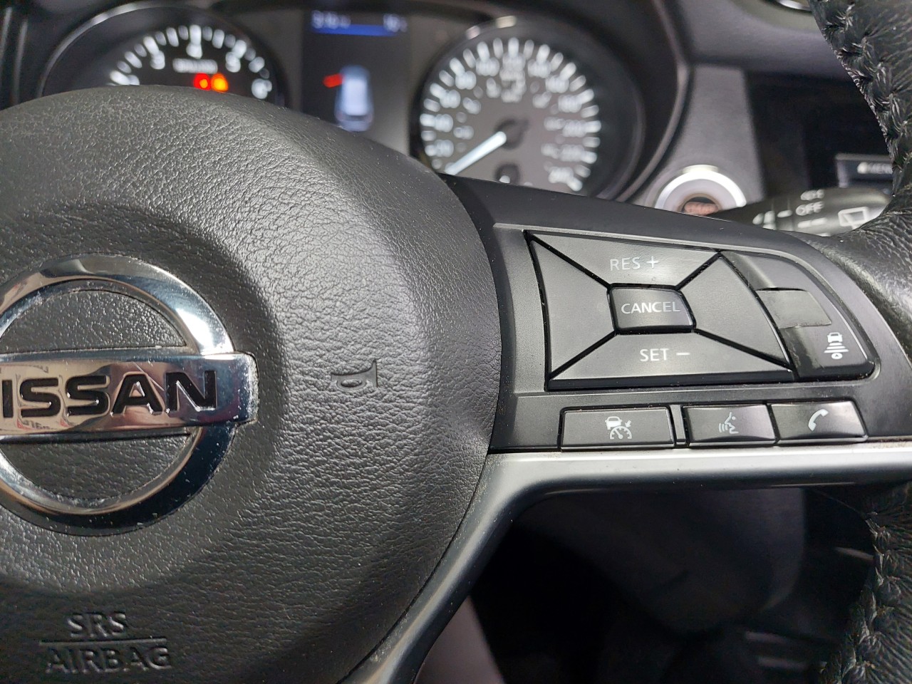 2018 Nissan Rogue SV Main Image