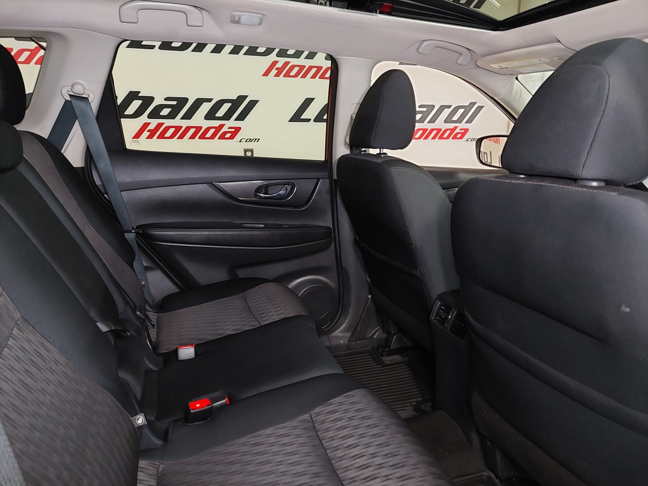 2018 Nissan Rogue SV Main Image