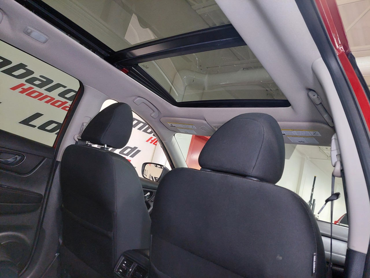 2018 Nissan Rogue SV Main Image