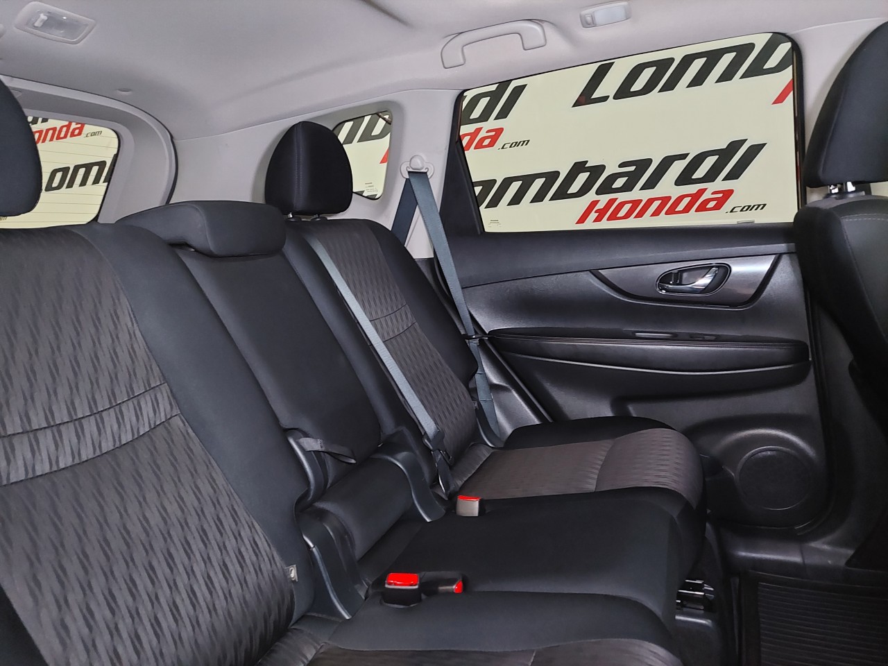 2018 Nissan Rogue SV Main Image