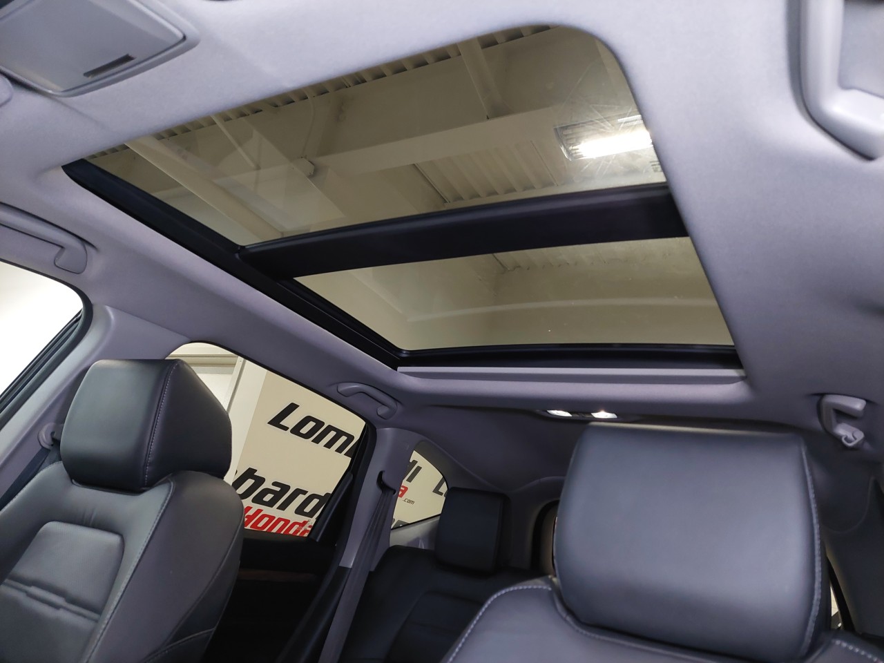 2019 Honda CR-V Touring Main Image