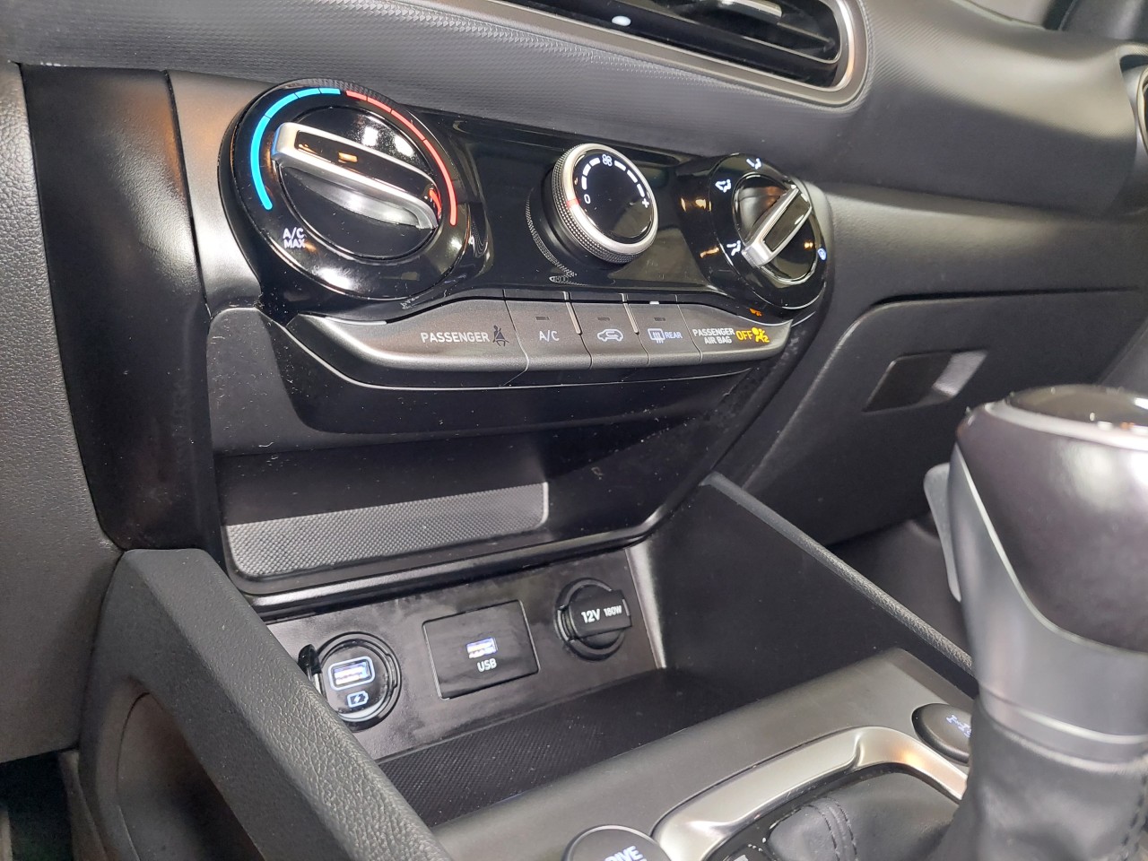 2022 Hyundai Kona Preferred Main Image