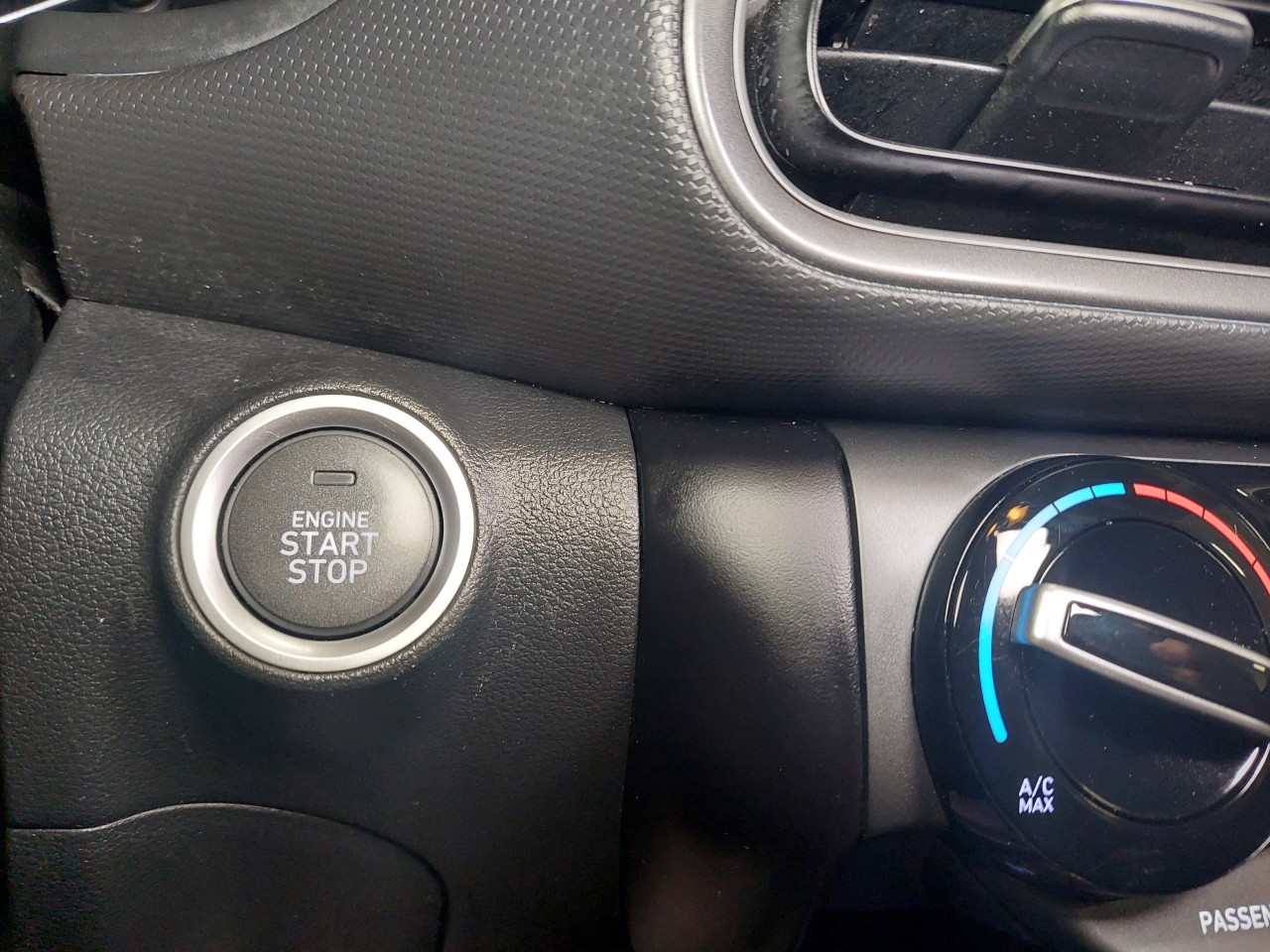 2022 Hyundai Kona Preferred Main Image
