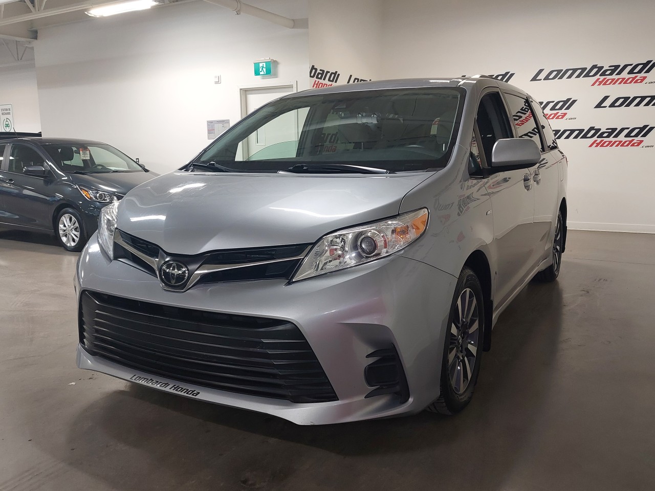 2018 Toyota Sienna LE Image principale