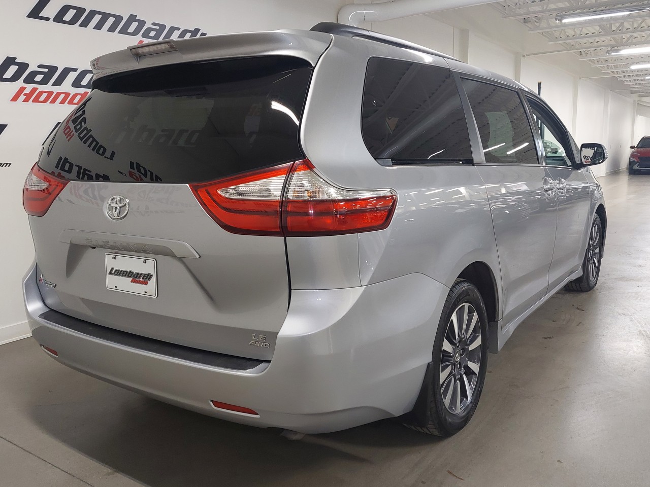 2018 Toyota Sienna LE Image principale
