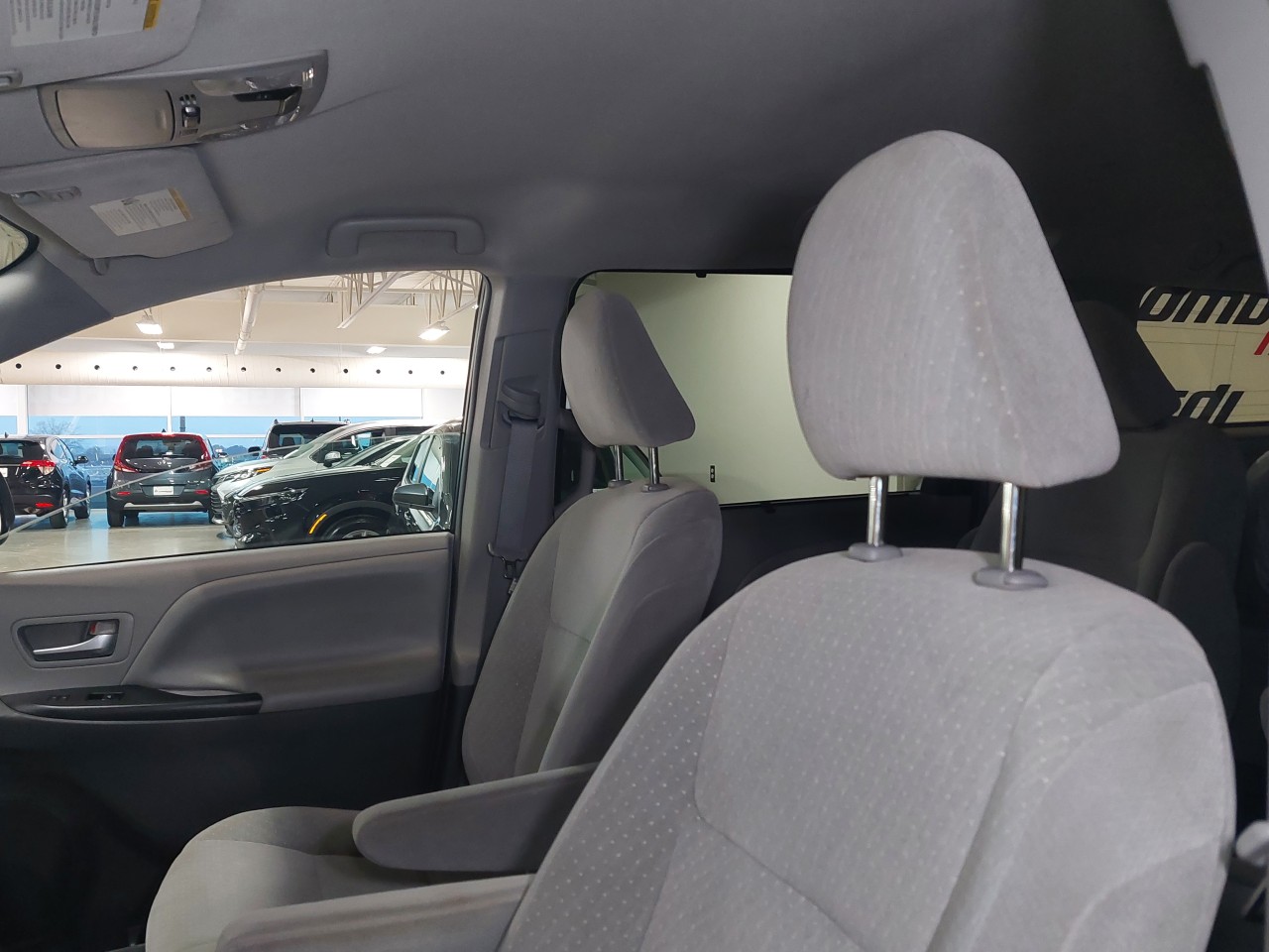 2018 Toyota Sienna LE Main Image