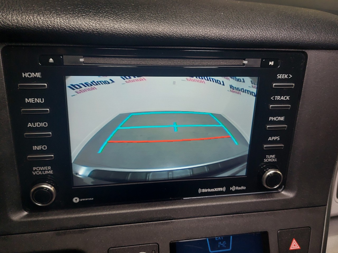 2018 Toyota Sienna LE Main Image