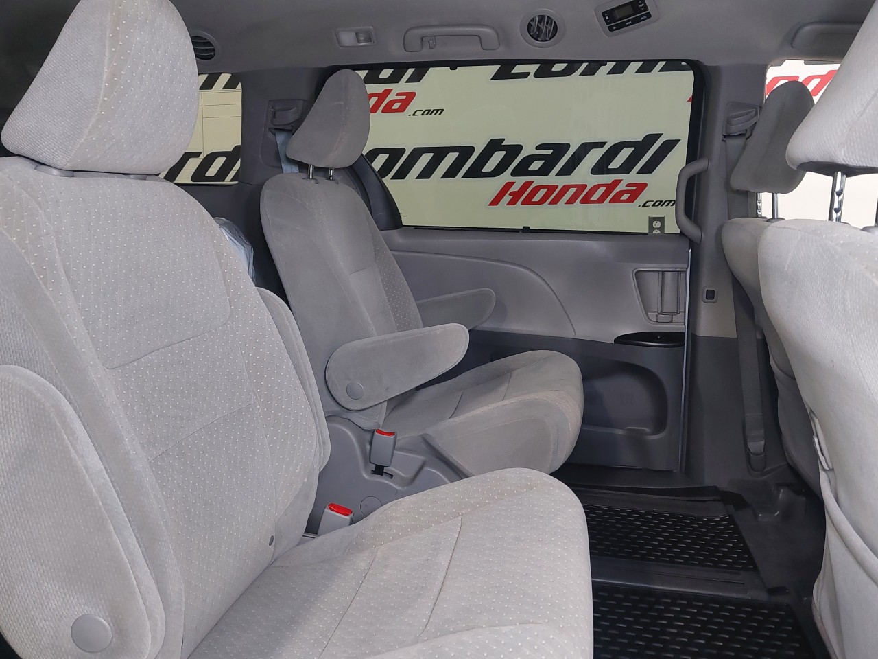 2018 Toyota Sienna LE Main Image