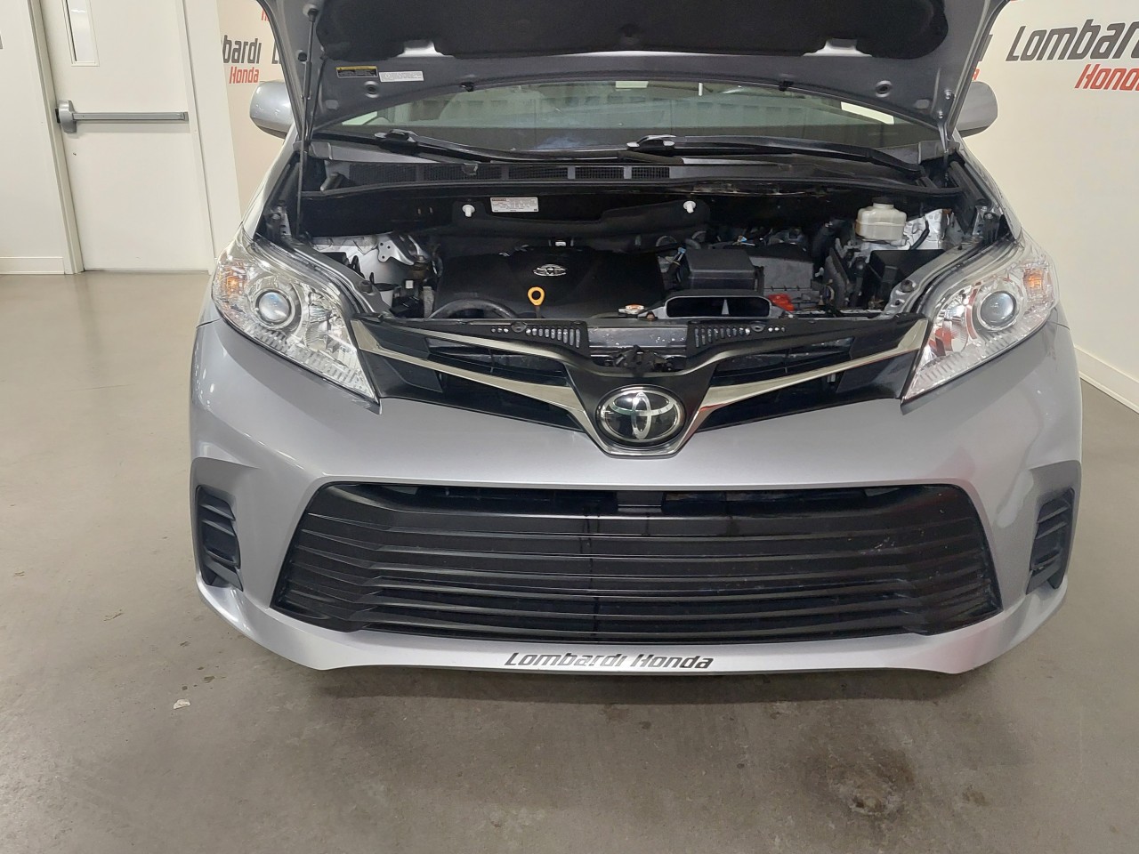 2018 Toyota Sienna LE Main Image