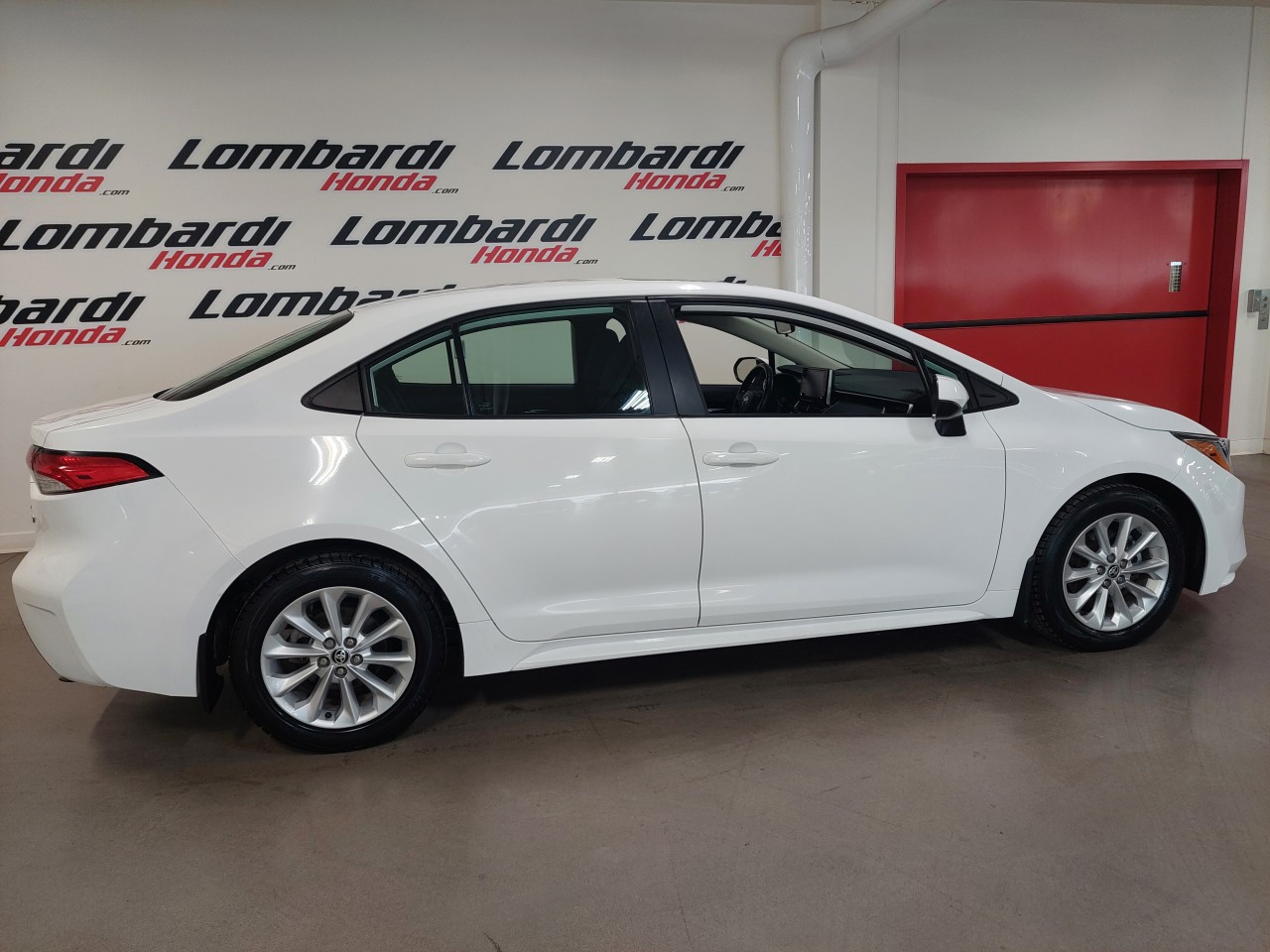 2021 Toyota Corolla LE Main Image
