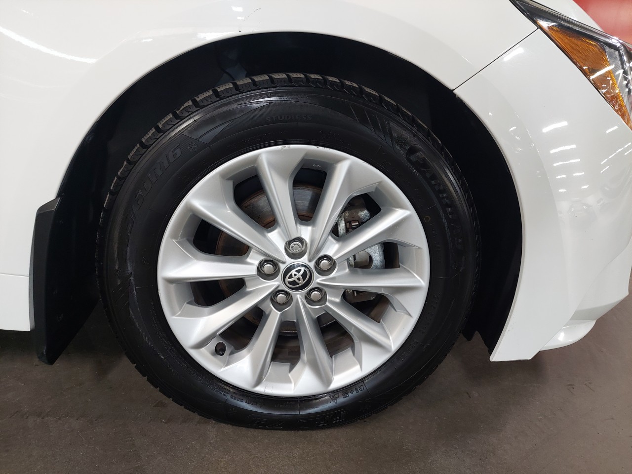 2021 Toyota Corolla LE Main Image