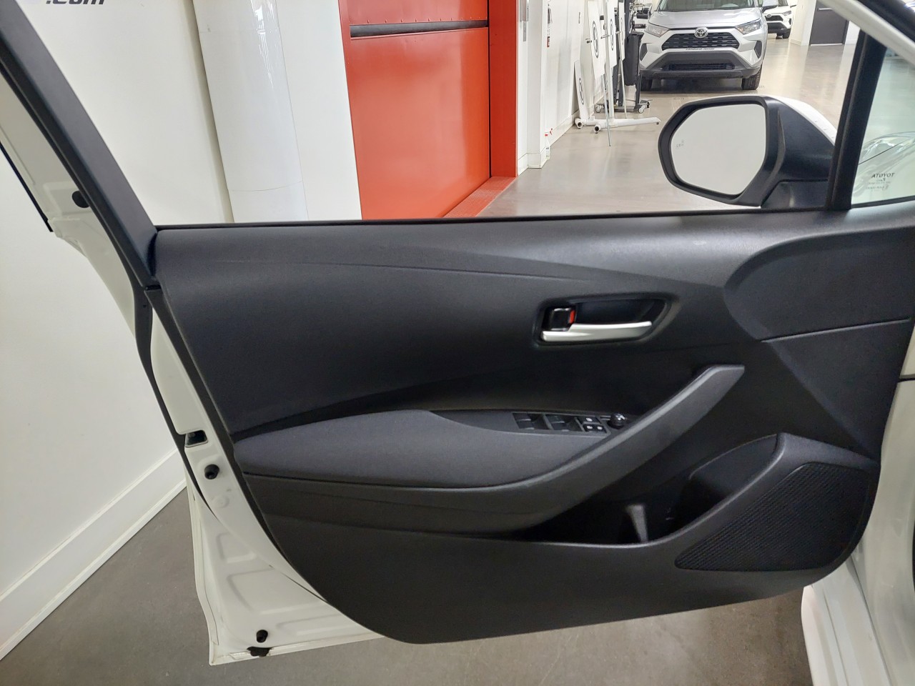 2021 Toyota Corolla LE Main Image