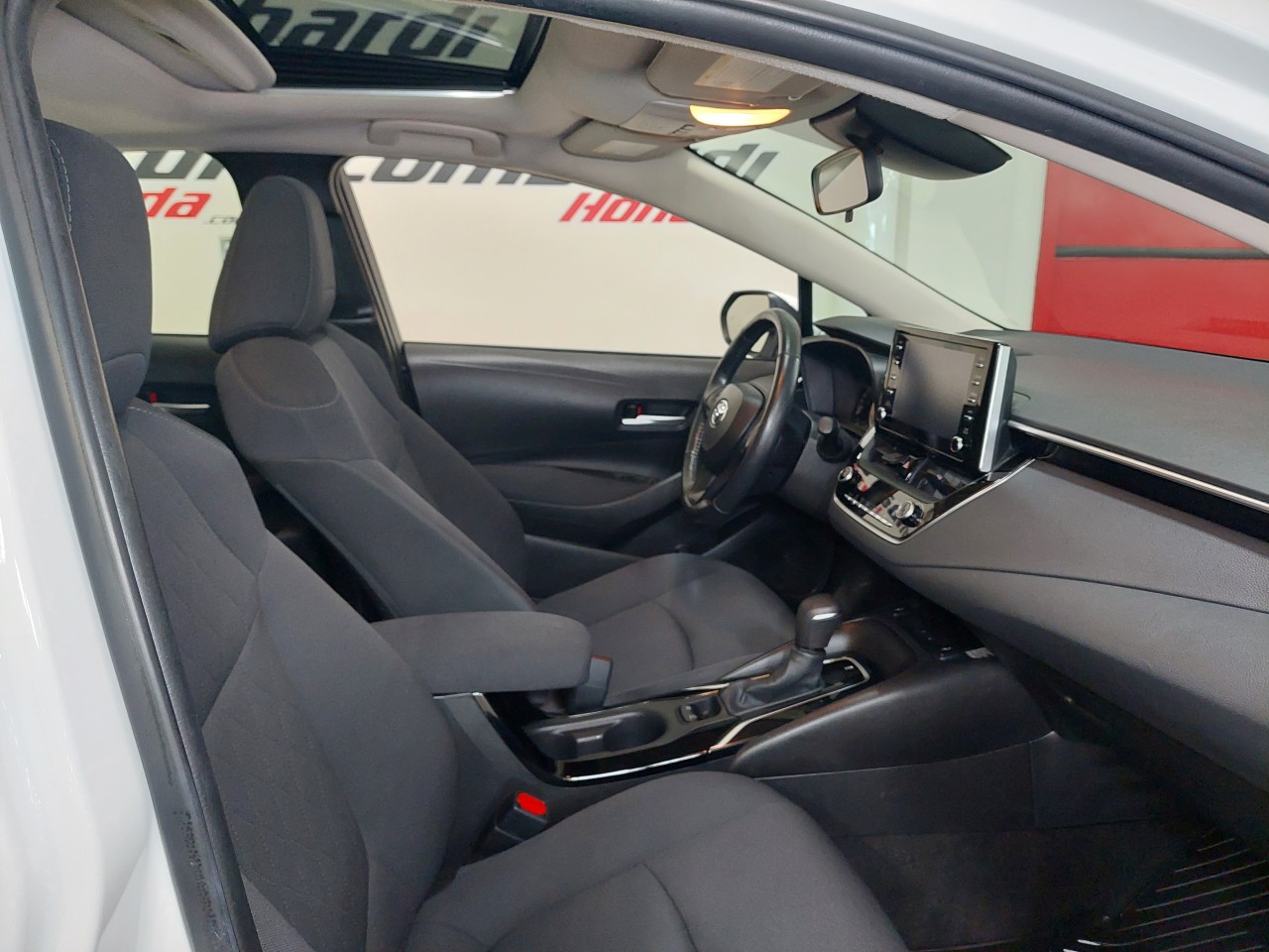 2021 Toyota Corolla LE Main Image