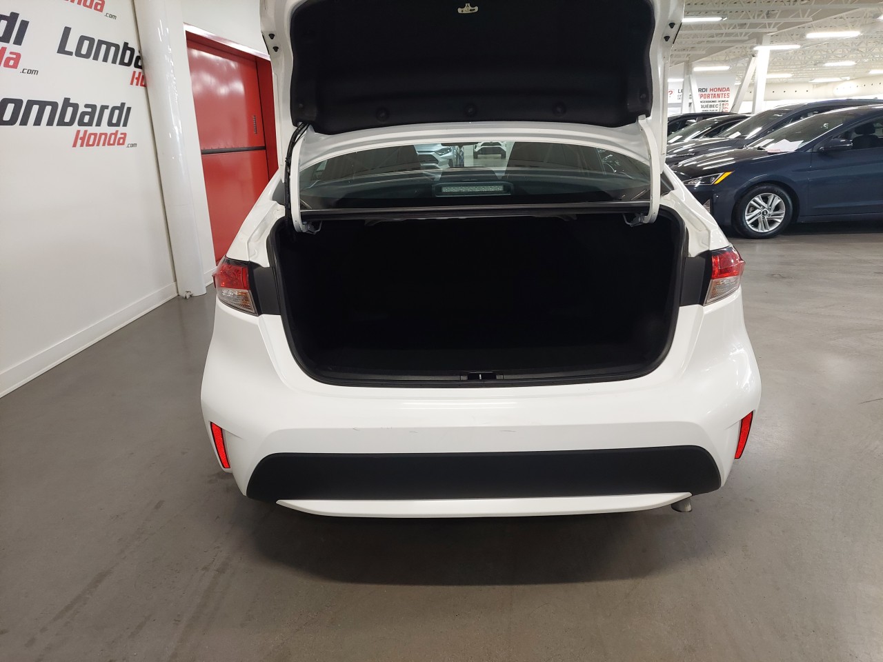 2021 Toyota Corolla LE Main Image