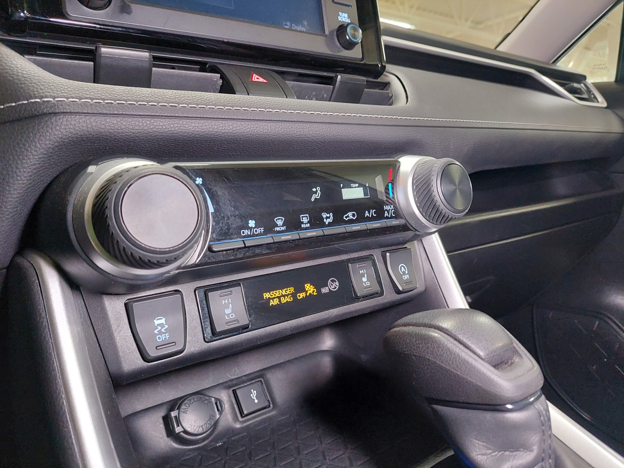 2021 Toyota RAV4 LE Main Image