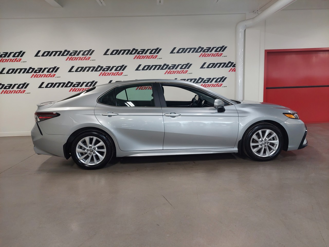 2021 Toyota Camry SE Main Image