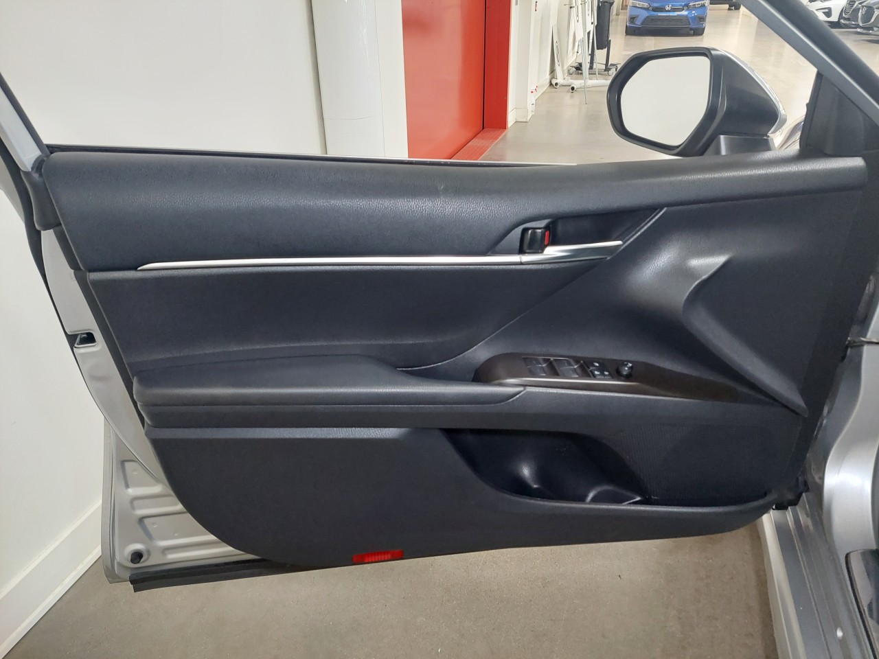 2021 Toyota Camry SE Main Image