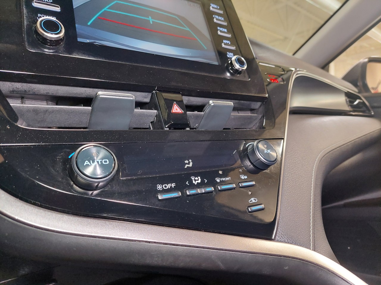 2021 Toyota Camry SE Main Image